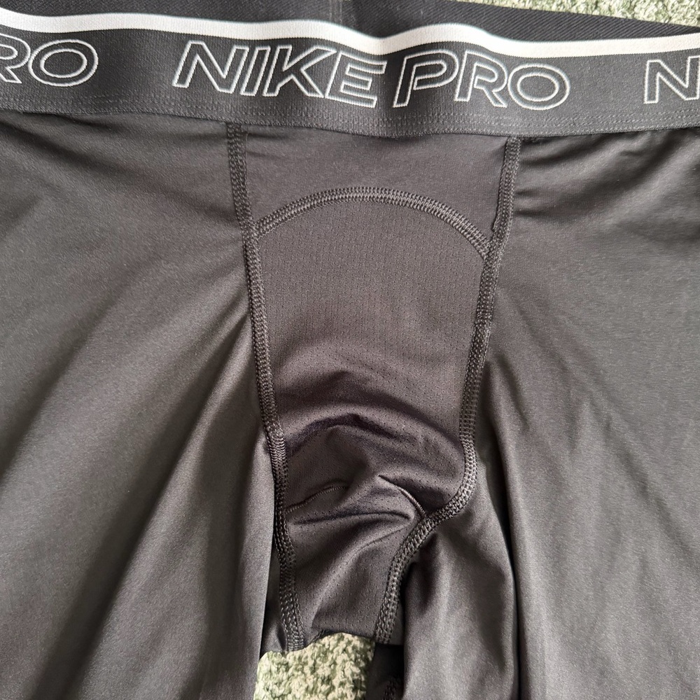 Nike Black Leggings with White Swoosh - Picture 3 of 4